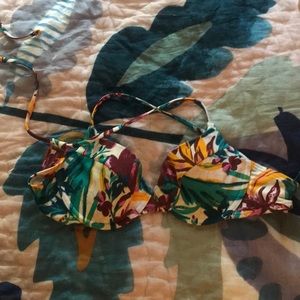 Uo floral bikini top